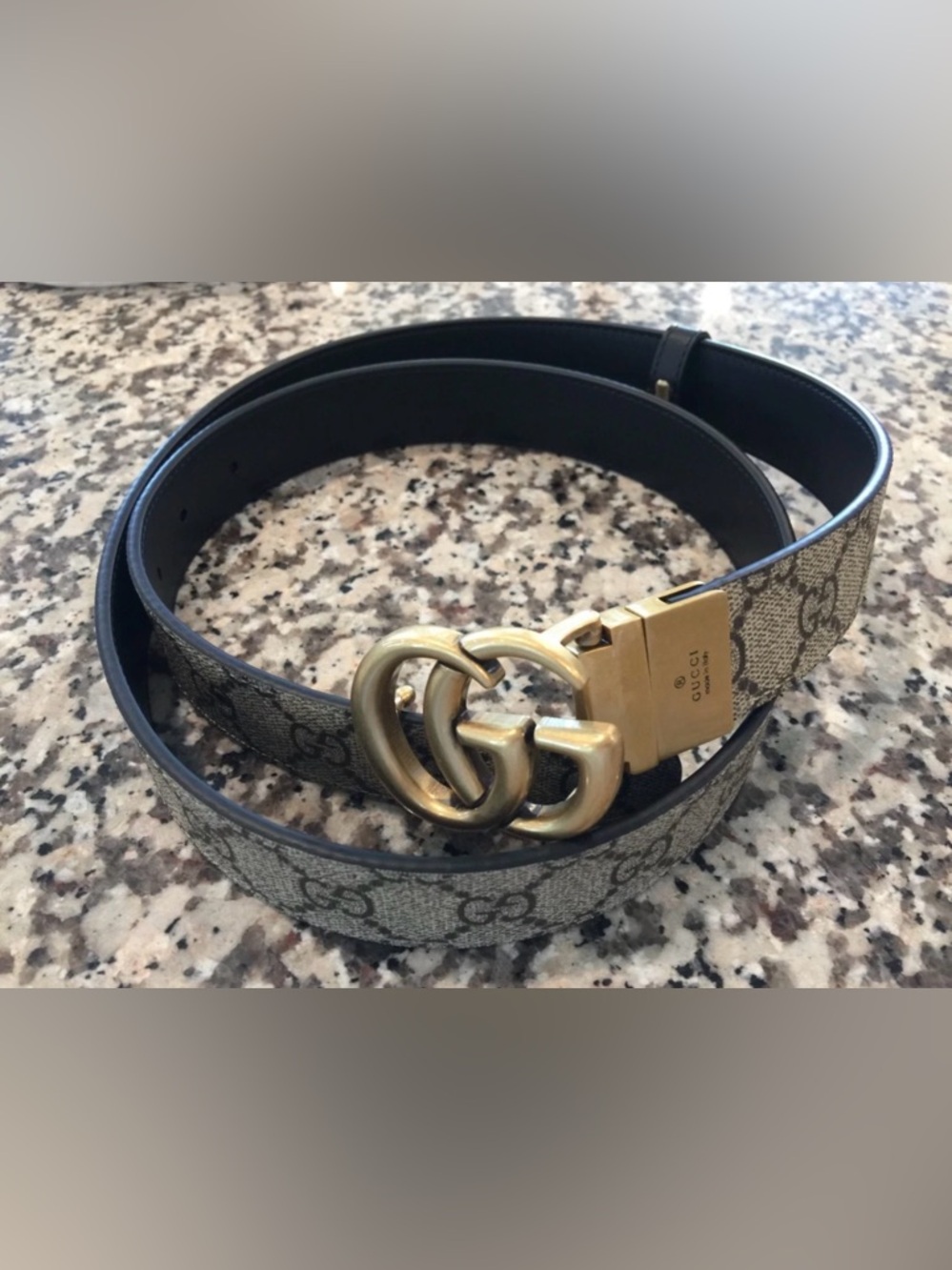 *Sold*Authentic Gucci GG Reversible
Supreme Belt